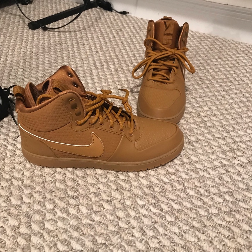 Nike Men’s Court Borough size 10.5